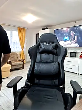 Fluturas2 online show from December 2025 01:23:01 PM