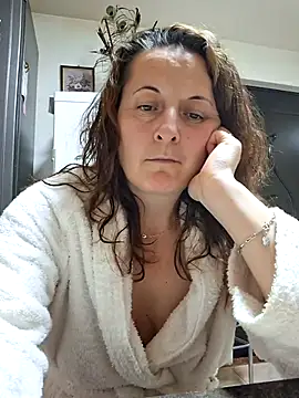 Fluturas2 online show from December 2025 08:47:01 PM