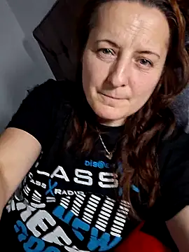 Fluturas2 online show from November 2025 09:31:01 PM