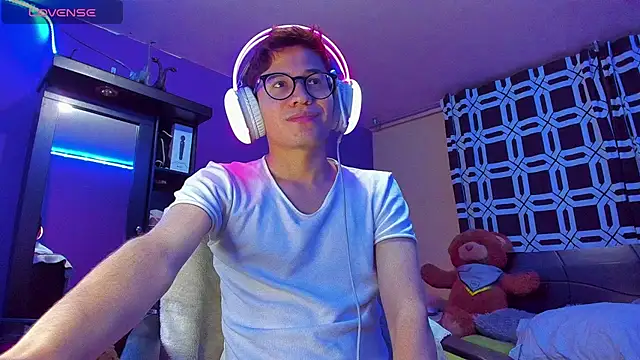 Lunarie  online show from September 2025 04:33:01 AM