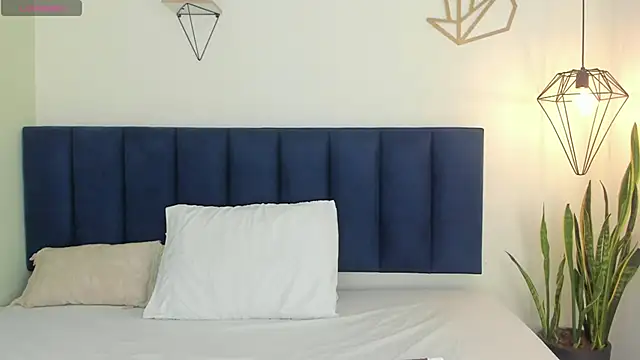 sophieturner mg online show from December 2025 07:06:01 PM