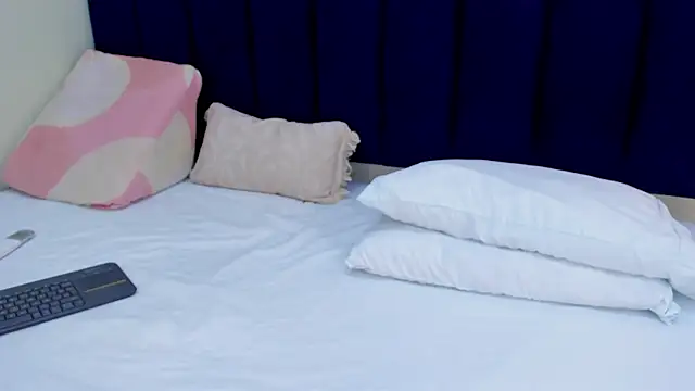 sophieturner mg online show from March 2026 07:15:01 PM