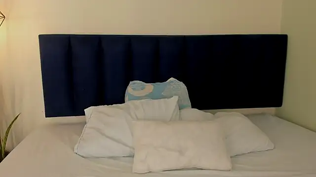 sophieturner mg online show from March 2026 07:06:02 PM