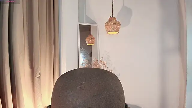 Nicolletease online show from December 2025 12:26:01 PM