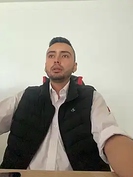 cristopher wallacee online show from October 2025 07:37:02 PM