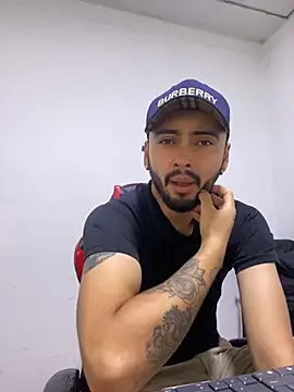 cristopher wallacee online show from November 2025 08:45:01 PM