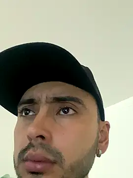 cristopher wallacee online show from October 2025 08:10:01 PM