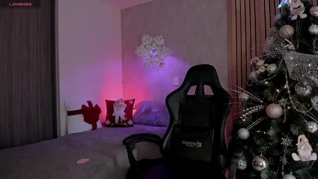 emma       online show from December 2025 08:43:02 PM