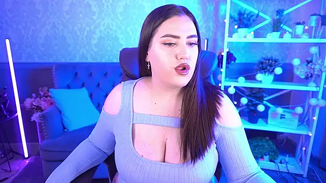 LunaPearll online show from September 2025 01:00:02 PM