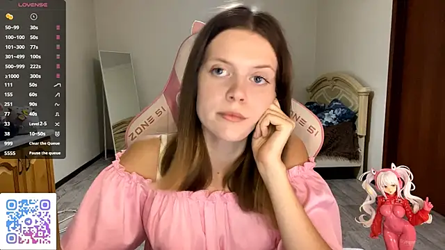 VibeQueenLucy online show from September 2025 03:29:01 PM