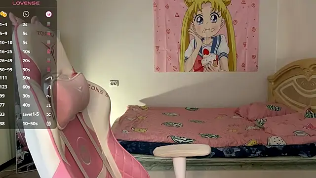 Snapshot of VibeQueenLucy chatting on November 2025 10:37:02 AM VibeQueenLucy online show from November 2025 10:37:02 AM