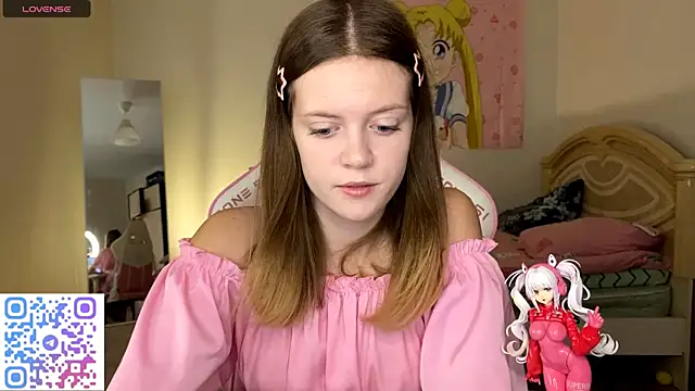 Snapshot of VibeQueenLucy chatting on November 2025 12:32:01 PM VibeQueenLucy online show from November 2025 12:32:01 PM