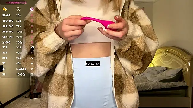 Snapshot of VibeQueenLucy chatting on December 2025 06:25:02 AM VibeQueenLucy online show from December 2025 06:25:02 AM