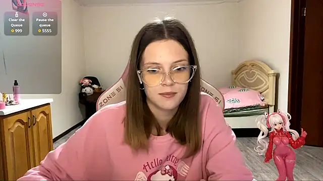 VibeQueenLucy online show from September 2025 03:22:01 PM