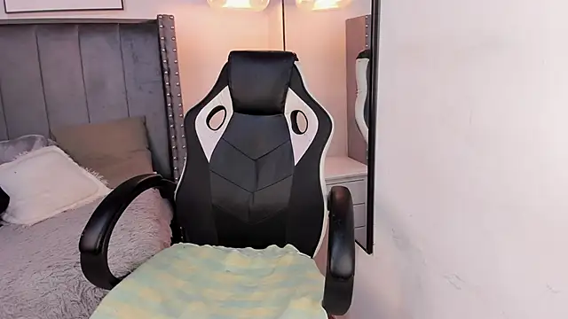 Miyu Komori online show from February 2026 01:00:02 PM