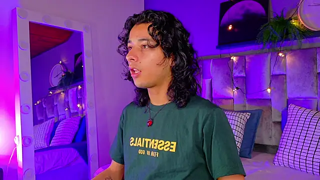 BenjiFiore  online show from October 2025 07:37:02 PM