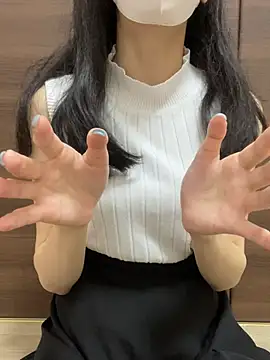 Snapshot of yayoi_jp chatting on July 2026 04:17:01 PM yayoi jp online show from July 2026 04:17:01 PM