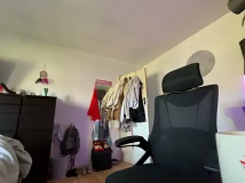 Snapshot of Prill940 chatting on April 2026 08:27:01 AM Prill940 online show from April 2026 08:27:01 AM