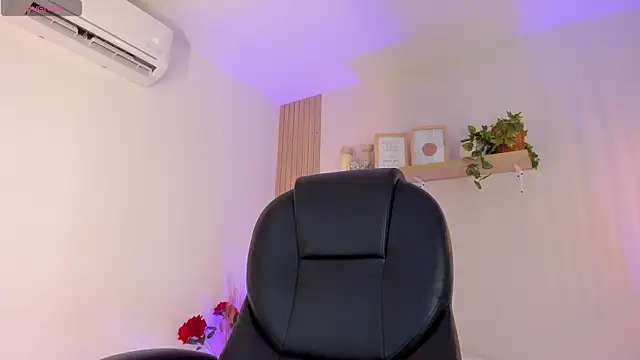 Cristalfoxy  online show from January 2026 07:30:02 PM