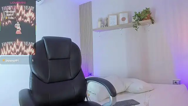 Cristalfoxy  online show from January 2026 07:40:01 PM