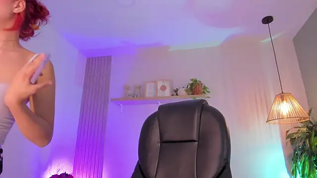 Cristalfoxy  online show from February 2026 07:46:01 PM