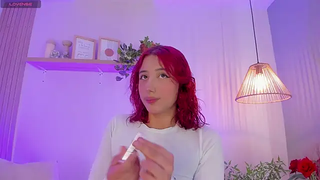 Cristalfoxy  online show from December 2025 07:28:02 PM