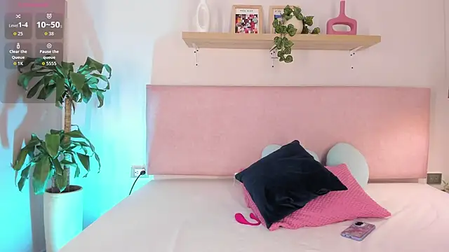 Cristalfoxy  online show from October 2025 11:45:02 AM