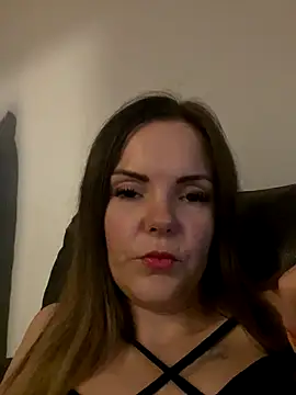Snapshot of SexyLoLoUK chatting on October 2025 05:42:01 AM SexyLoLoUK online show from October 2025 05:42:01 AM