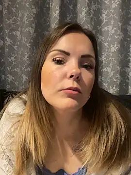 Snapshot of SexyLoLoUK chatting on September 2025 05:12:02 AM SexyLoLoUK online show from September 2025 05:12:02 AM