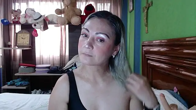  Charlize theron  online show from November 2025 08:25:01 PM