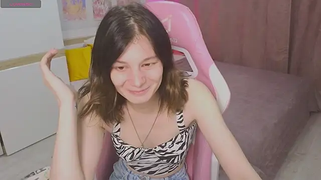 Snapshot of EllinEverly chatting on June 2026 10:59:02 PM EllinEverly online show from June 2026 10:59:02 PM