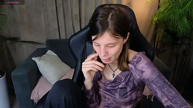 Snapshot of EllinEverly chatting on July 2026 09:37:02 PM EllinEverly online show from July 2026 09:37:02 PM