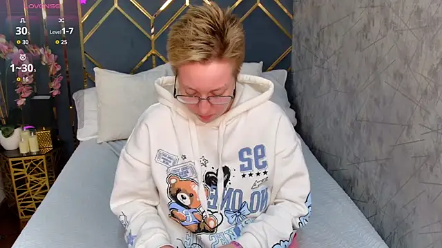 AlexandraGreen online show from October 2025 04:06:02 PM