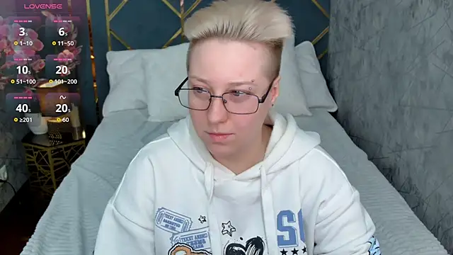 AlexandraGreen online show from November 2025 10:32:01 PM