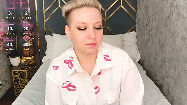 AlexandraGreen online show from November 2025 09:04:01 PM