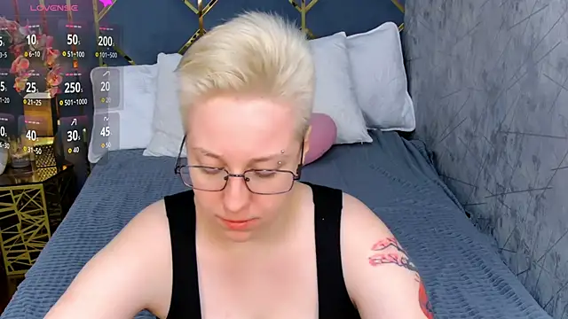 AlexandraGreen online show from November 2025 04:01:02 PM