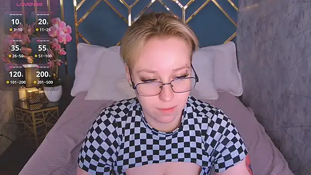 AlexandraGreen online show from April 2026 09:05:02 PM