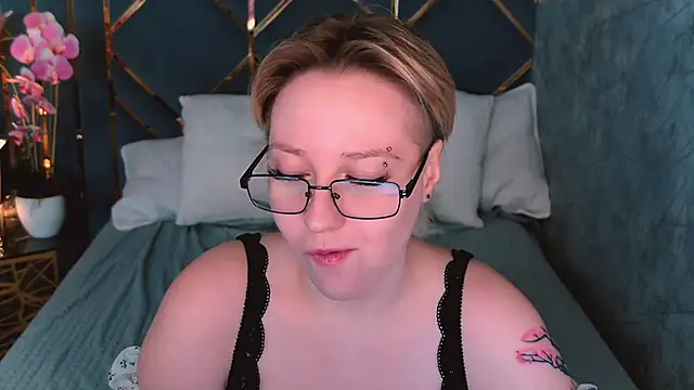 AlexandraGreen online show from April 2026 09:32:01 PM