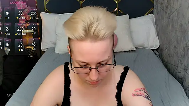 AlexandraGreen online show from November 2025 09:08:02 PM