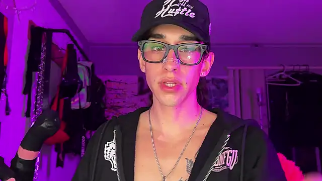 xoFrankie online show from November 2025 03:21:02 AM