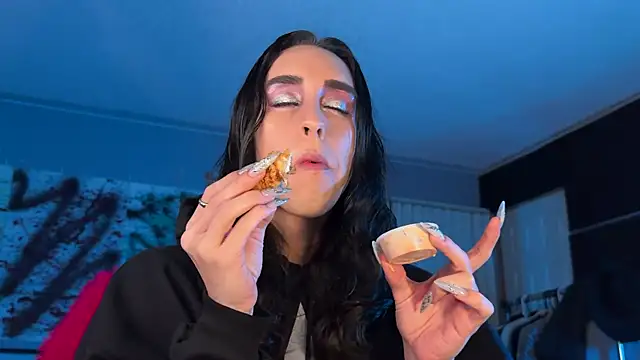 xoFrankie online show from April 2026 07:59:01 AM