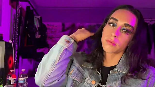 xoFrankie online show from November 2025 06:46:02 AM