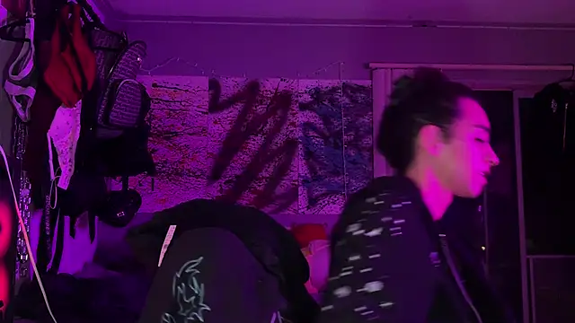 xoFrankie online show from December 2025 01:10:02 AM