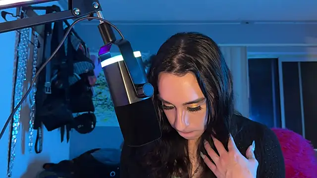 xoFrankie online show from April 2026 03:46:02 AM