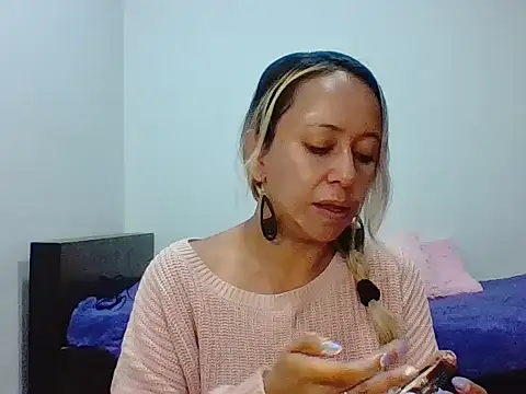 leah susman online show from October 2025 02:12:01 AM