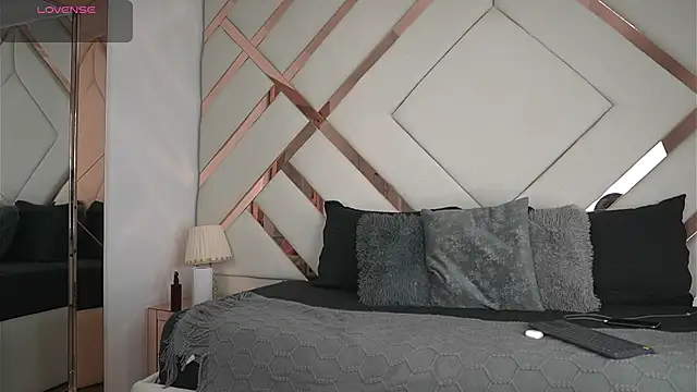 Julieth Rojas online show from April 2026 04:30:01 AM