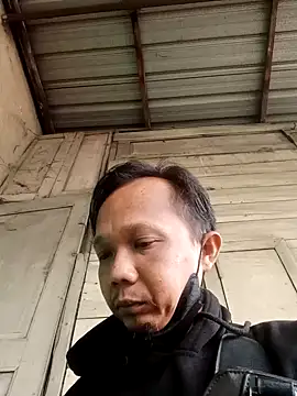 Arya85 online show from November 2025 11:09:01 PM