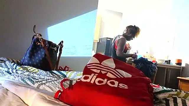 Snapshot of CinnaCakesss chatting on October 2025 06:38:02 PM CinnaCakesss online show from October 2025 06:38:02 PM