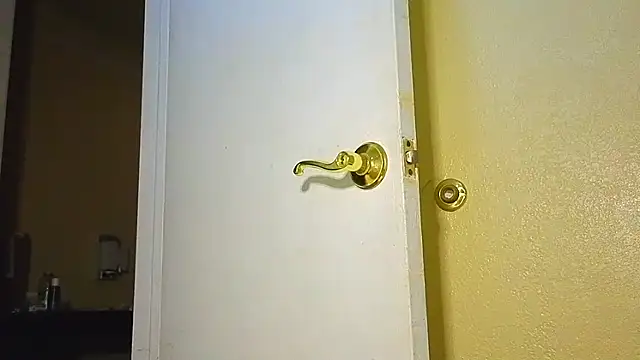 Snapshot of CinnaCakesss chatting on November 2025 08:03:02 AM CinnaCakesss online show from November 2025 08:03:02 AM