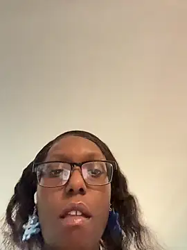 CinnaCakesss online show from March 2026 11:27:01 PM